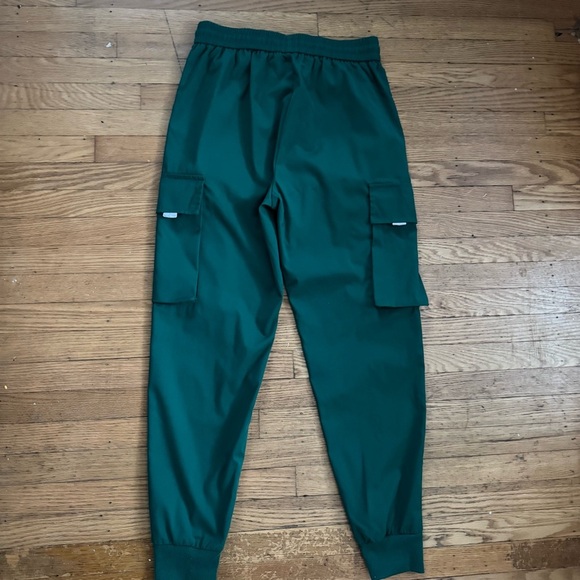 2 Pair of Men's Cargo Pants Green and Black size S - Picture 6 of 9